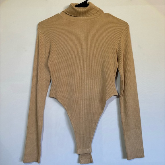 Boohoo Tops - NWT Tan Boohoo Rib knit long sleeve turtleneck bodysuit | Size 10